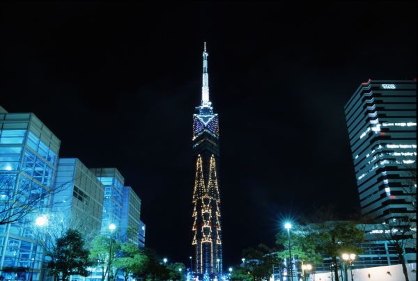 九州 福岡市の福岡タワーの夜景 無料写真素材 Miku Love Net Stock